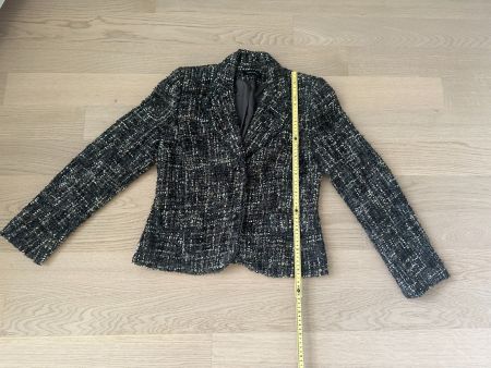 Kurze, taillierte Bouclé-Jacke mit Lurex