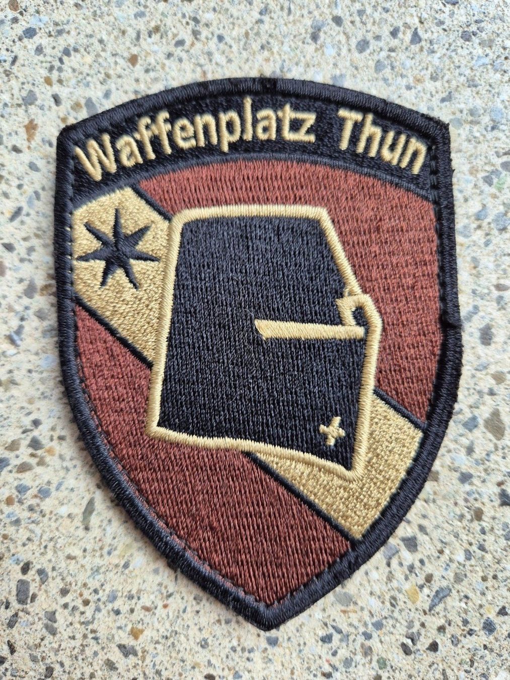 Schweizer Armee Placchette & Badge: *** Badge Waffenplatz Thun mit klett *** – Nuovo e nell'imballaggio originale da Riedholz venduto da fr_sIruP