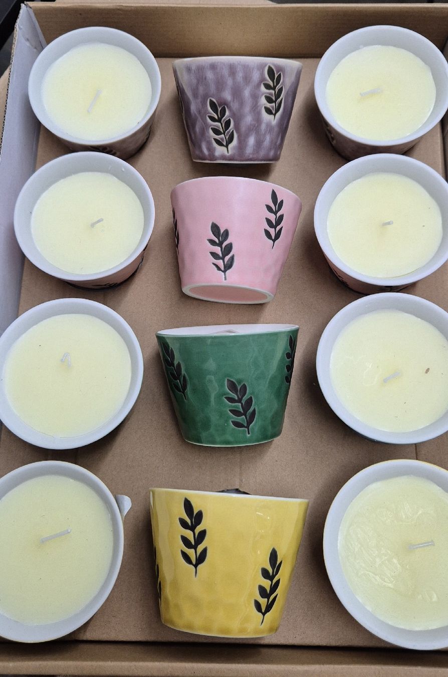 Candele: 12 Neue  Kerzen Duftkerzen im Topf – Nuovo (secondo la descrizione) da Turbenthal venduto da Lilly7407 1