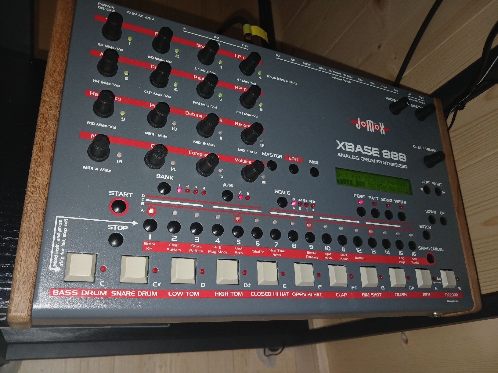Jomox Instruments de musique: Jomox Xbase 888 excellent condition – D'occasion à Vissoie par luc_6yls