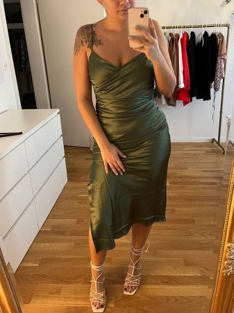 Elegantes Kleid olive