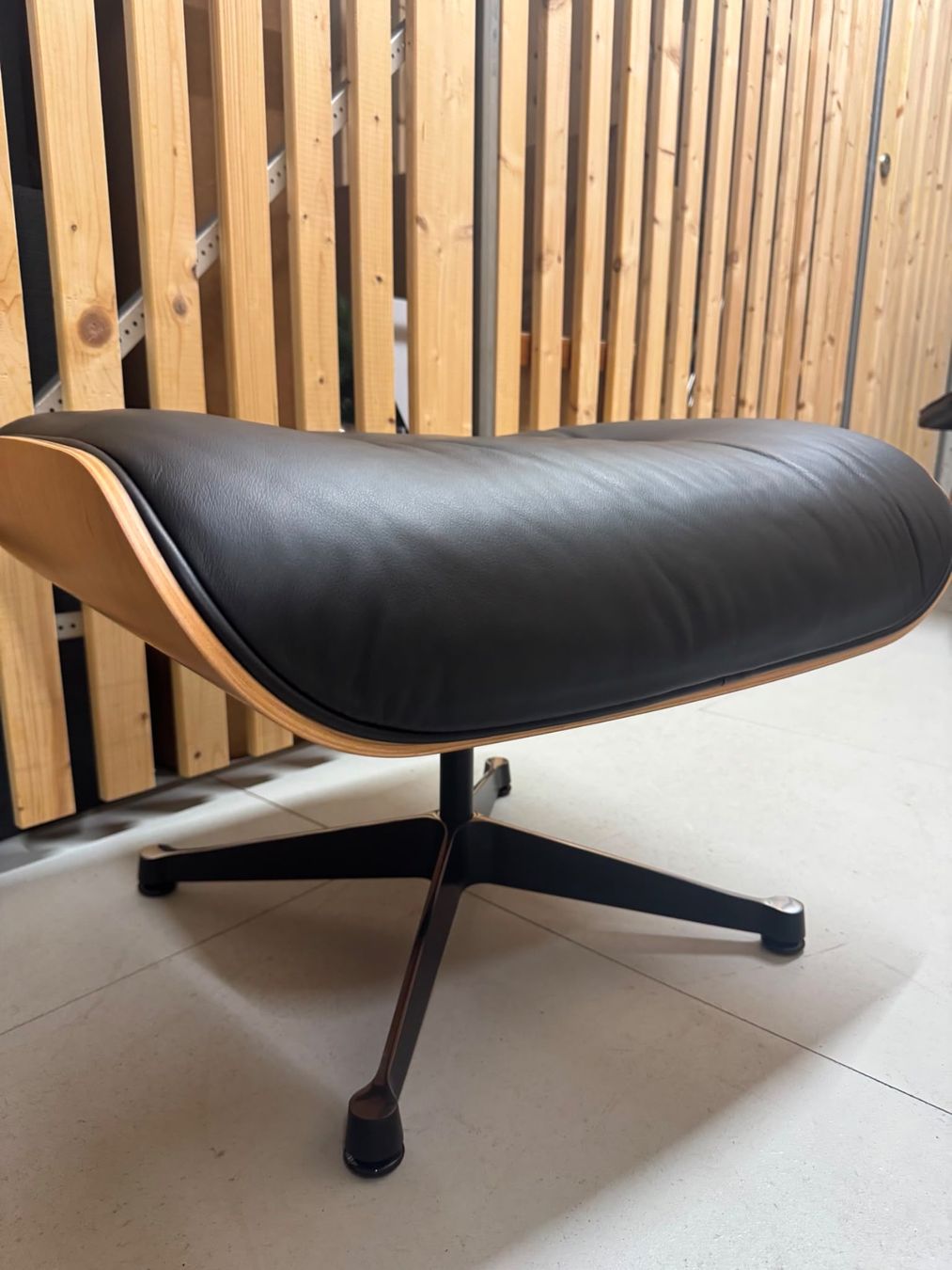 Vitra Poltrone: Vitra Lounge chair&ottoman – Usato da Basel venduto da iinnaa 4