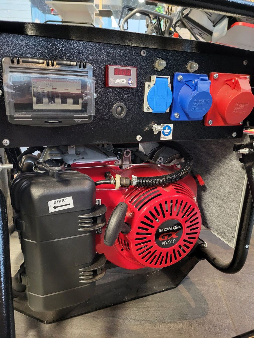 Generatori di corrente: Genmac Generator G7900HC-M5 230-400V – Nuovo e nell'imballaggio originale da Ilanz venduto da garageallenspach 1