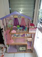 Maison de poupée en bois 