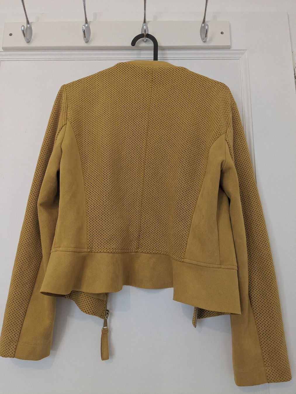 Vestes: suede jacket, M size – Neuf (Voir description) à Genève par Valentyna_ann 1