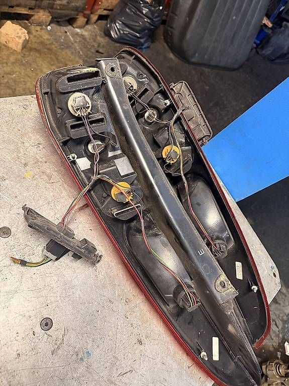 Tutti pezzi di ricambio auto: Rücklicht Ford Fiesta    – Usato da Udligenswil venduto da Sch2s 3