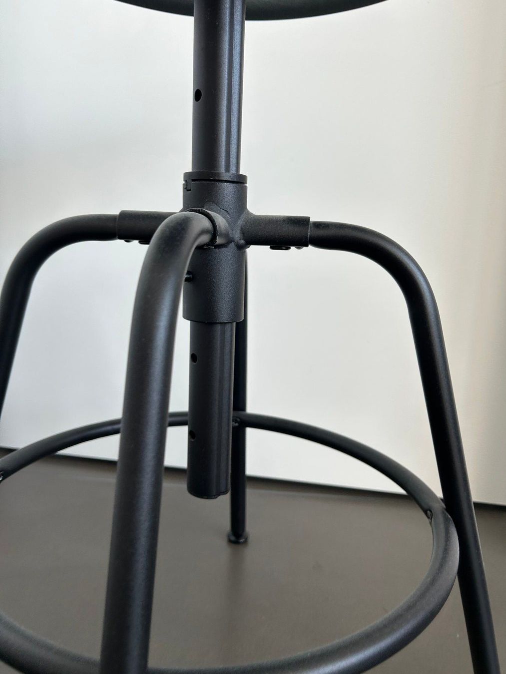 Ikea Sgabelli: Hocker schwarz – Usato da Wittenbach venduto da sorento12 3