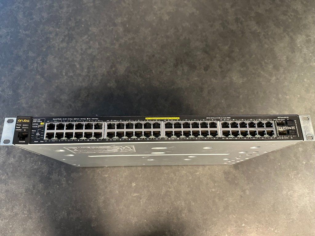 Hewlett Packard Hub & Switch: Aruba 2530-48G Switch, J9772A - PoE+ 52 Port Switch – Usato da Wohlen AG venduto da Pitbayer 1