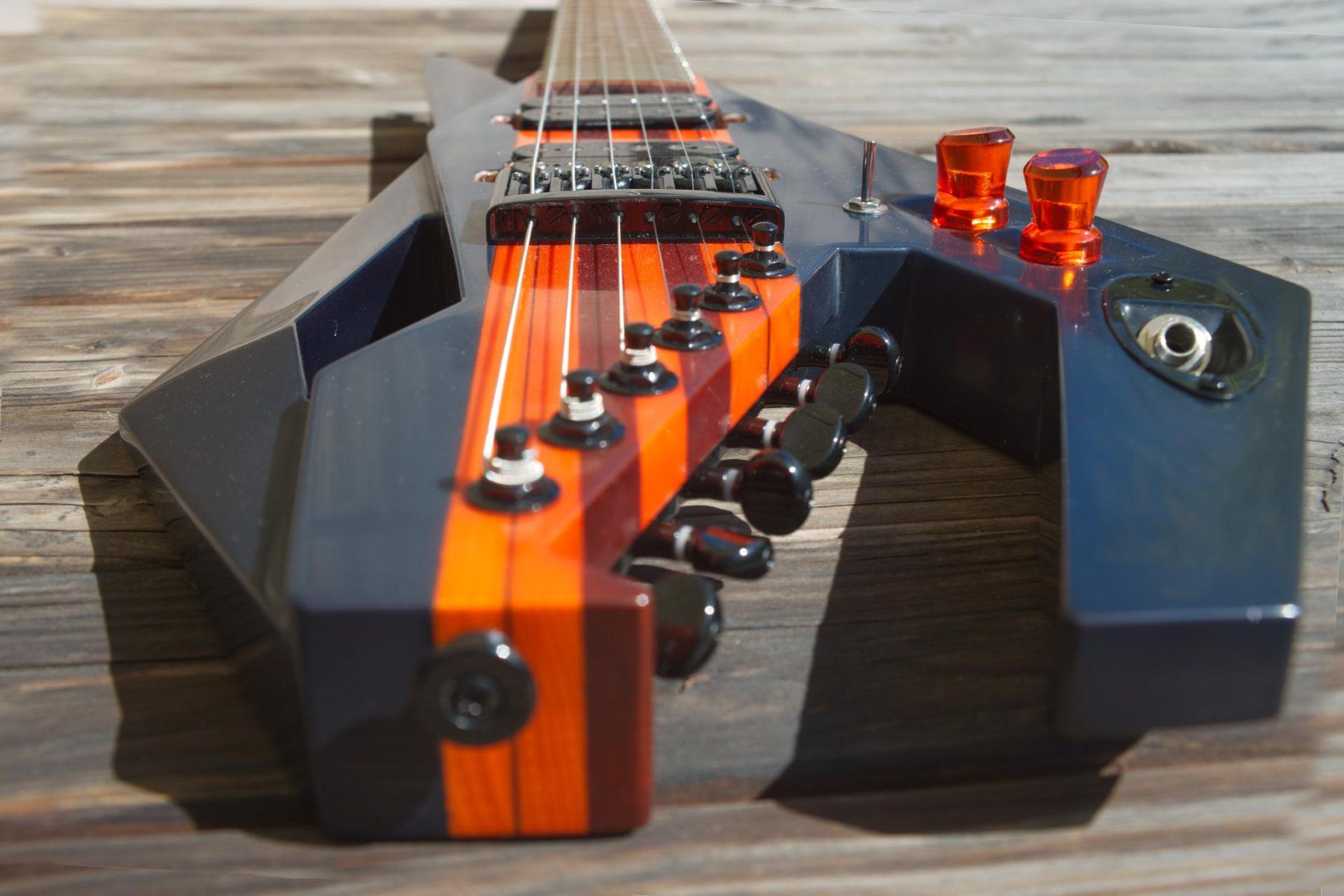Strumenti musicali: INVERSE GUITARS PiranhaGuitar – Nuovo e nell'imballaggio originale da Schaffhausen venduto da Saitensprung_SH 4