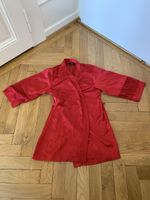 Kimono satin et dentelle rouge étal