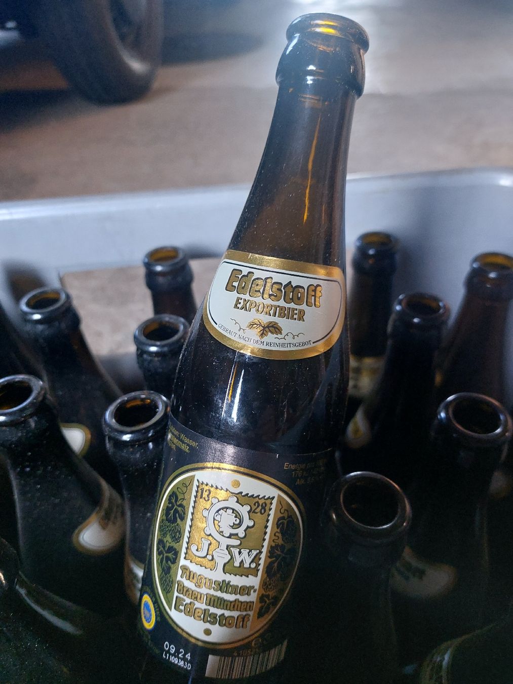 Casse di vino e birra: Augustiner Edelbräu Harasse mit Leergut. München Bavaria – Usato da Willisau venduto da Pzm81