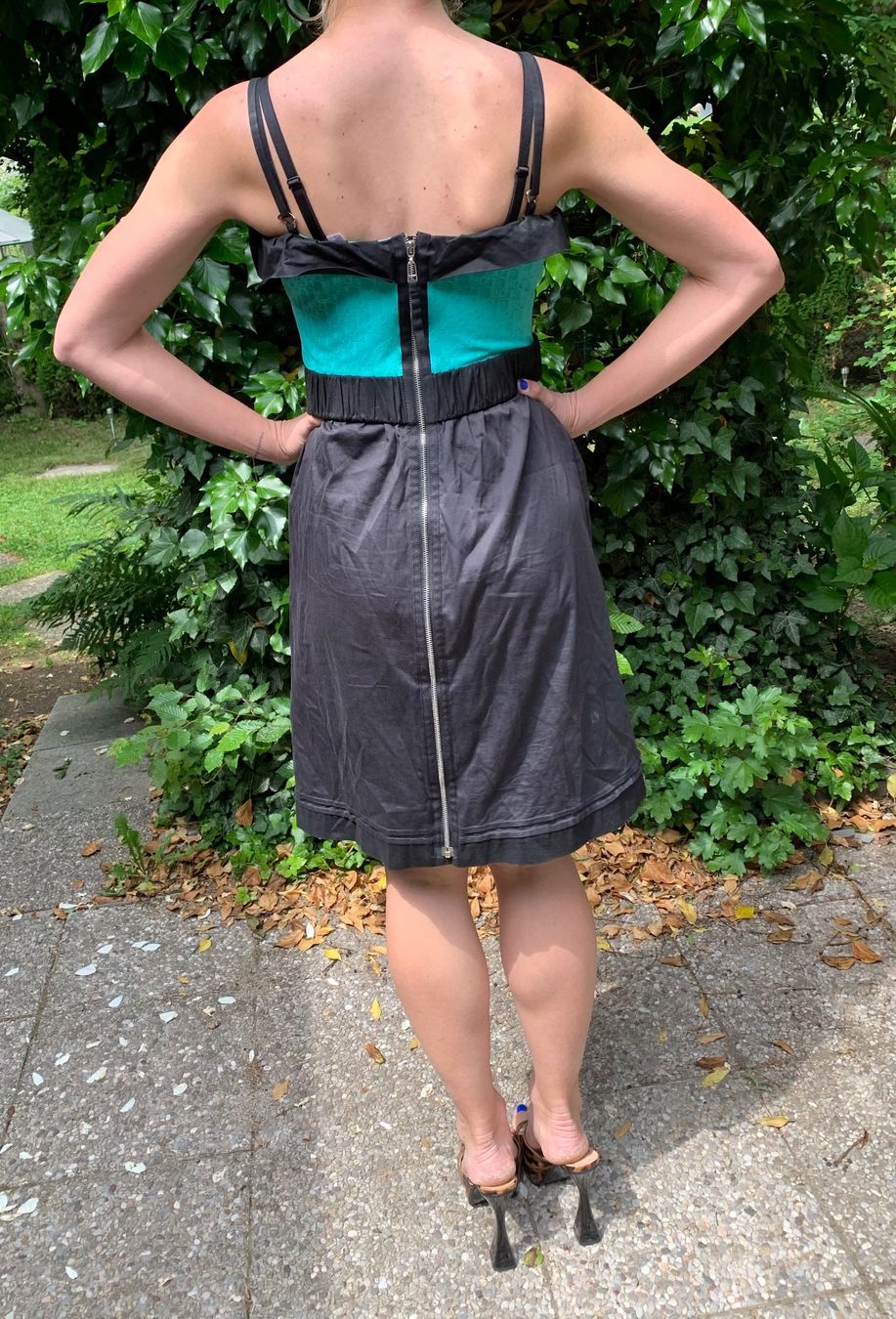 Kleider: Chic Vestito di cotone con corsetto verde-M/L – Gebraucht aus Gordevio von LanaZimm 1