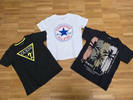 3 T-Shirts: Guess, Converse, Hust & Claire!110/116💛🤍