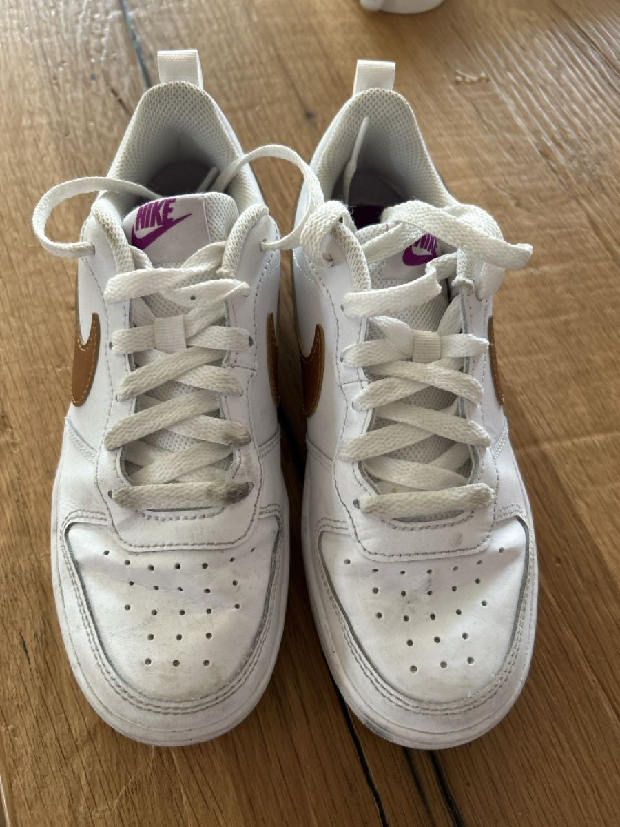 Nike Schuhe für Mädchen: Nike Sneaker Grösse 36 – Gebraucht aus Fischbach- Göslikon von Rommel