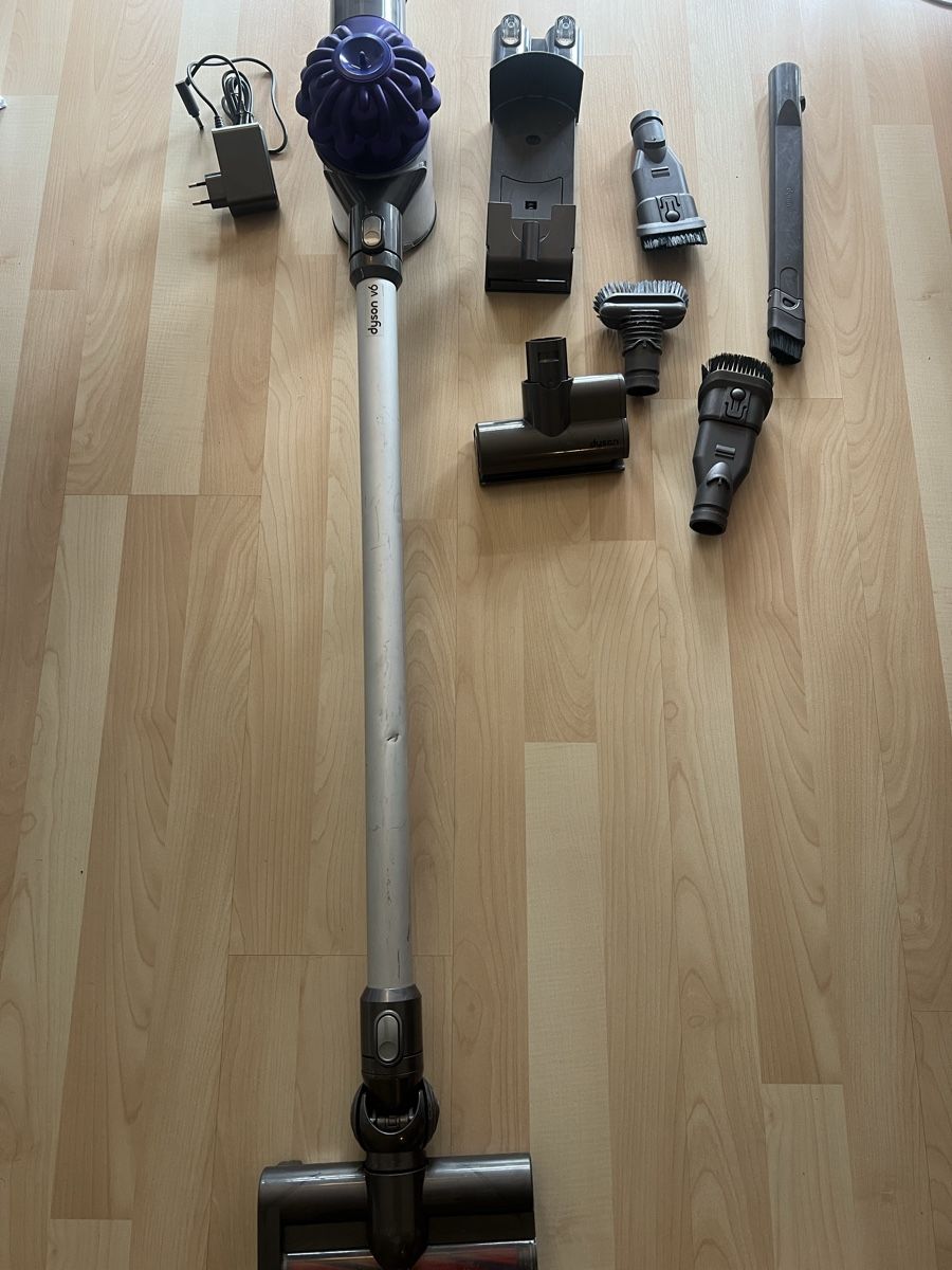 Dyson Aspirapolveri & Accessori: Dyson v6 – Usato da Frauenfeld venduto da osm_vl6p