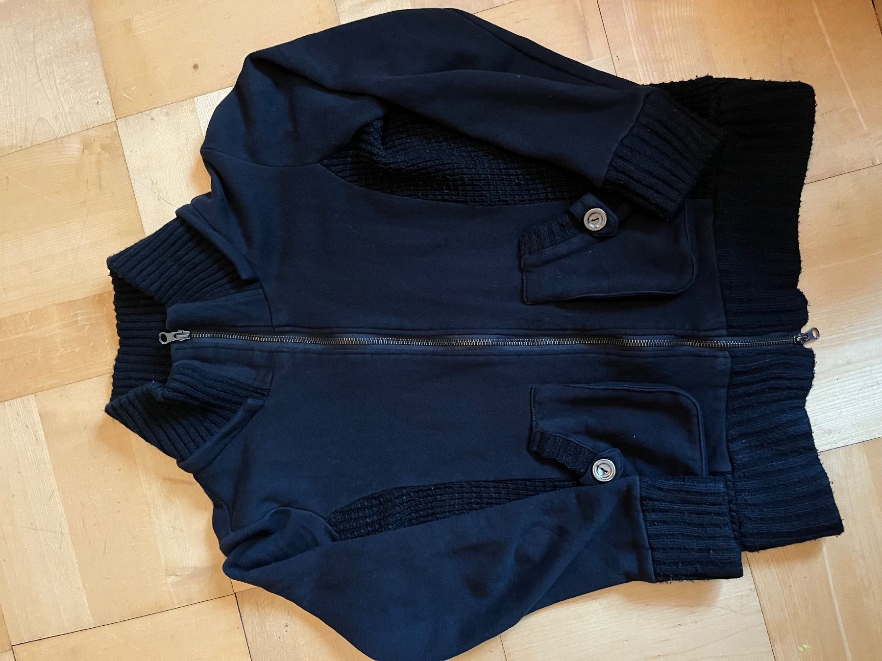 Giacche: Schwarze Strickjacke mit Reissverschluss, Grösse M – Usato da Kerns venduto da lau_z7vm