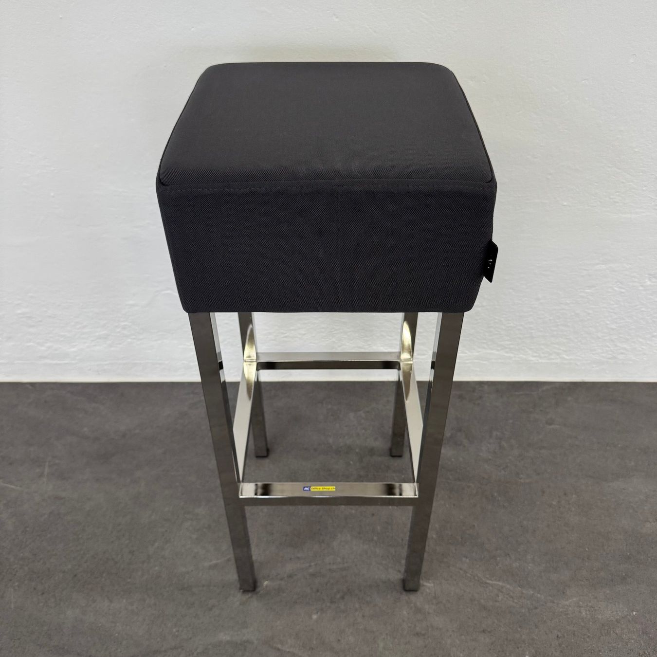 Sgabelli: SMV Kir Royal Barhocker Bezug Anthrazit – Usato da Schönenwerd venduto da mcofficeshop