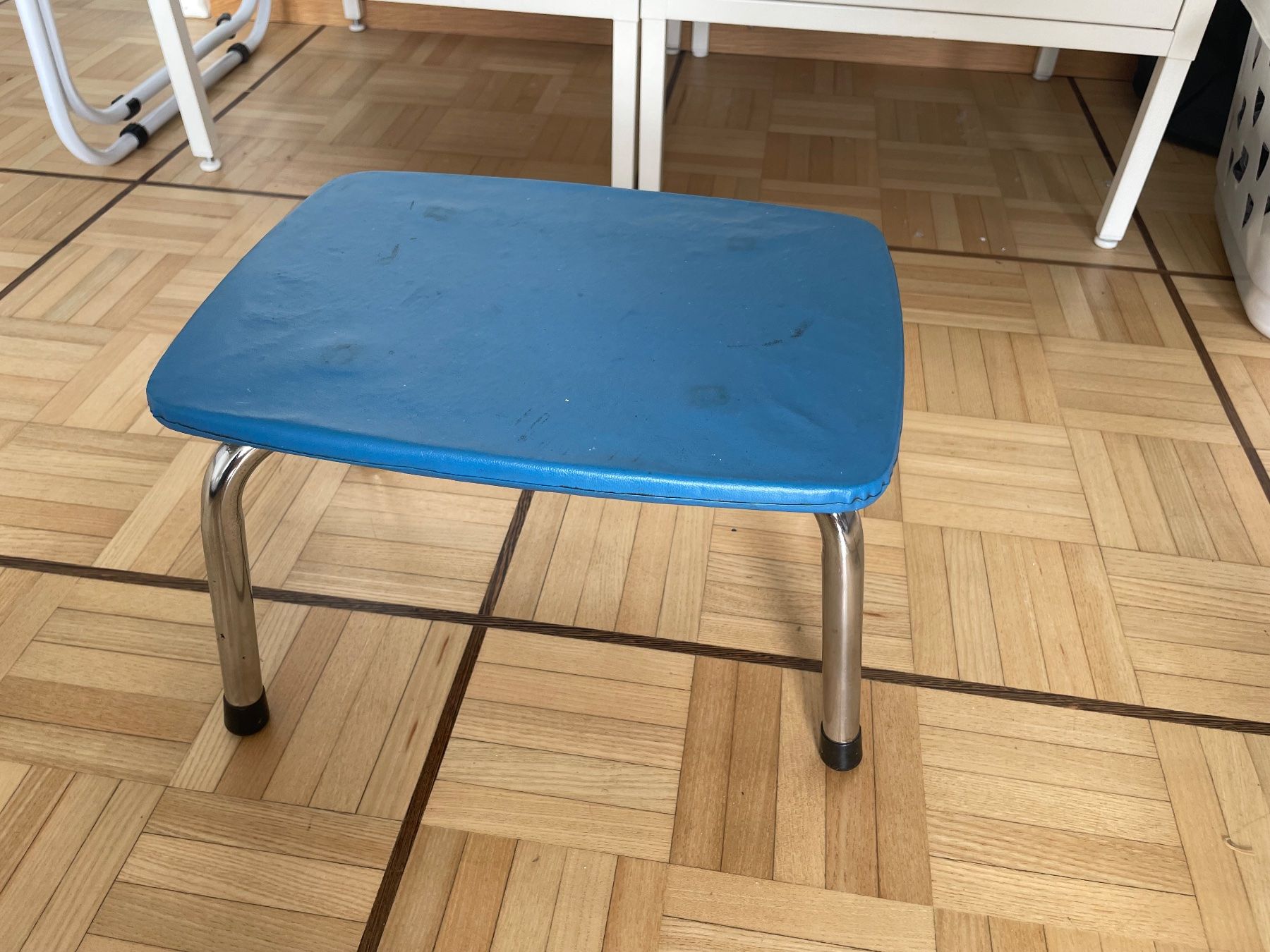 Hocker: Midcentury Hocker blau – Gebraucht aus Basel von schnudibu 1