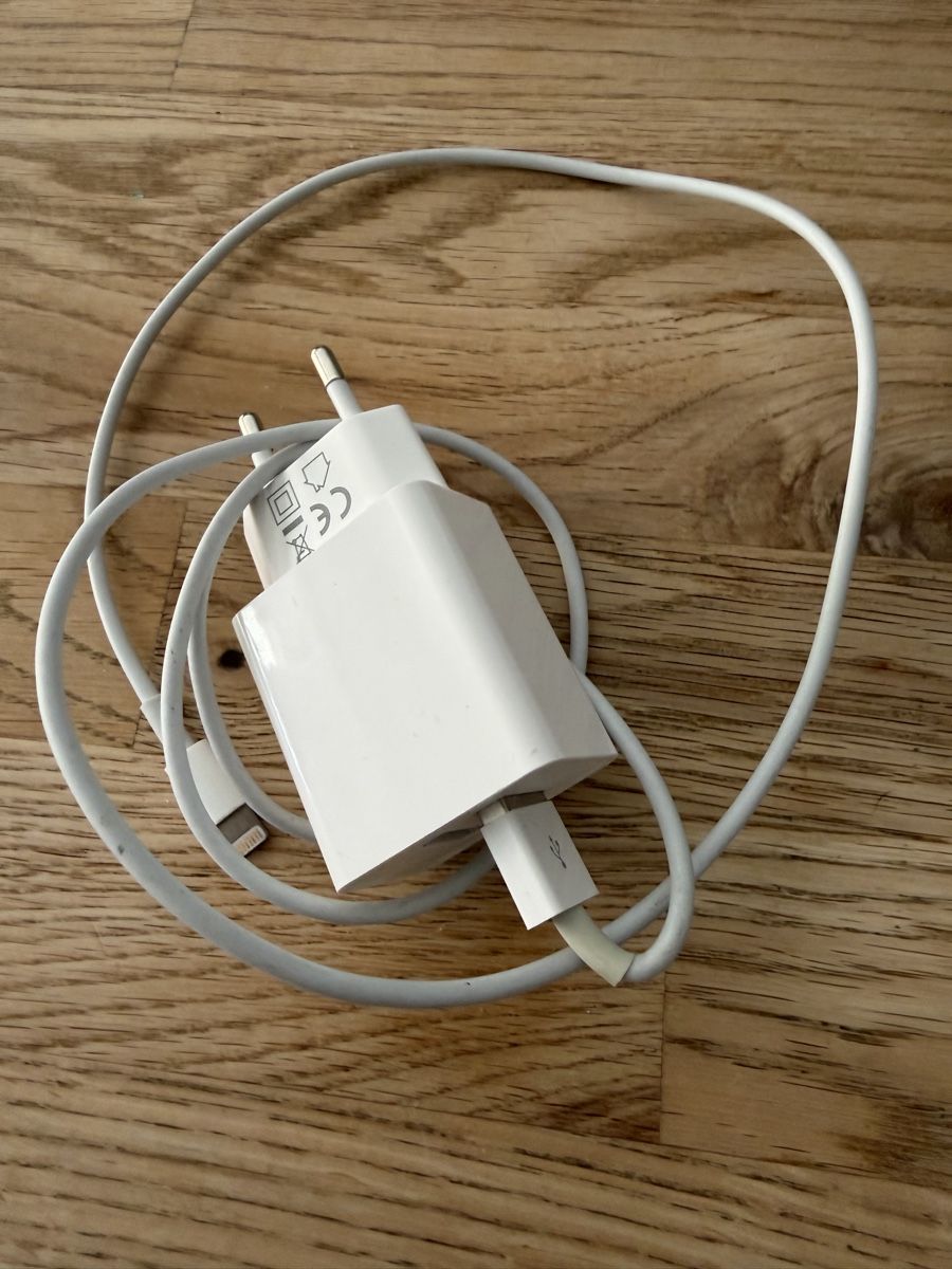 Apple Telefoni cellulari / Smartphones: Apple iPhone 13 mini 128GB Mit Ladekabel Schwarz – Usato da Felsberg venduto da Gletscher76 2