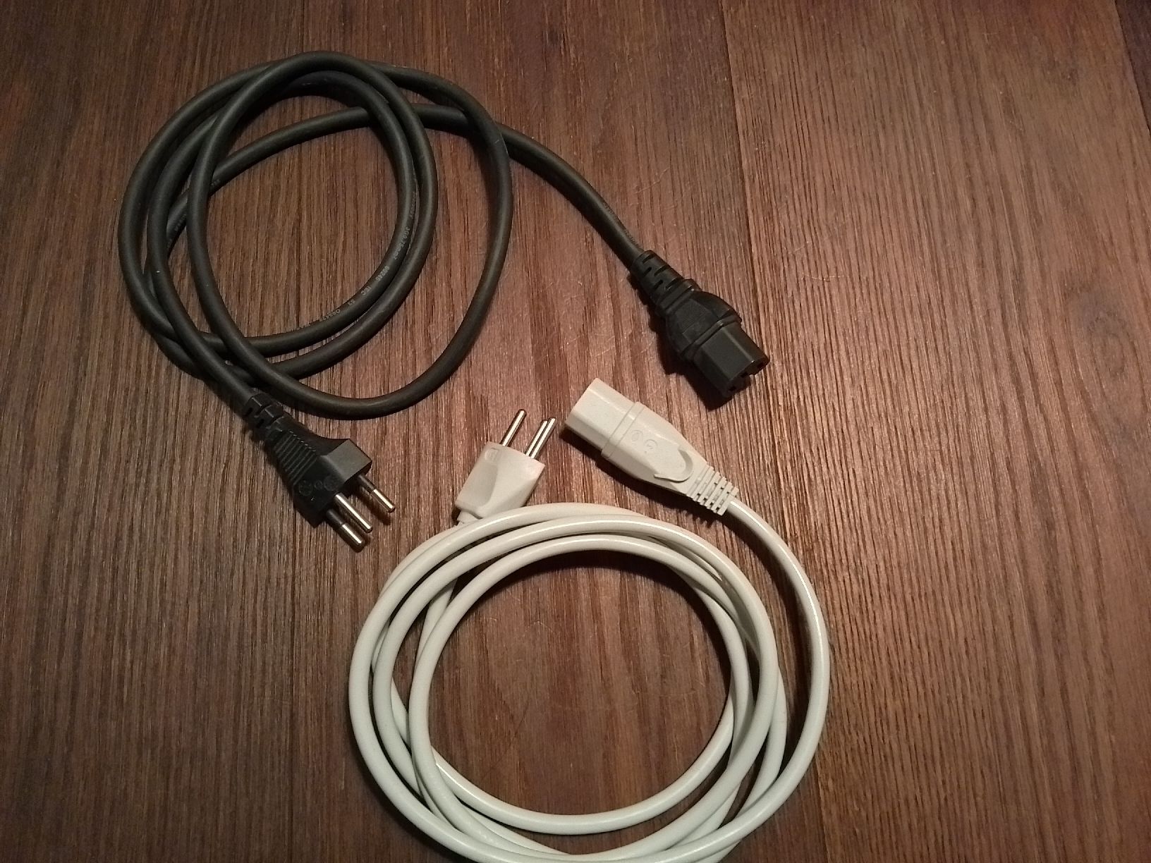 Cavi: Kaltgeräte und Notebook Kabel. – Usato da Erlinsbach venduto da Yanny 3