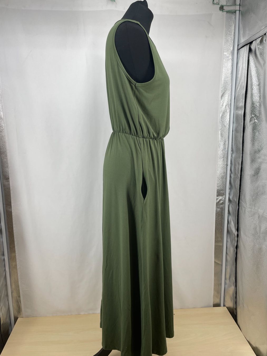Robes: Robe vert olive – D'occasion à Lausanne par PlusValue_Lausanne 2