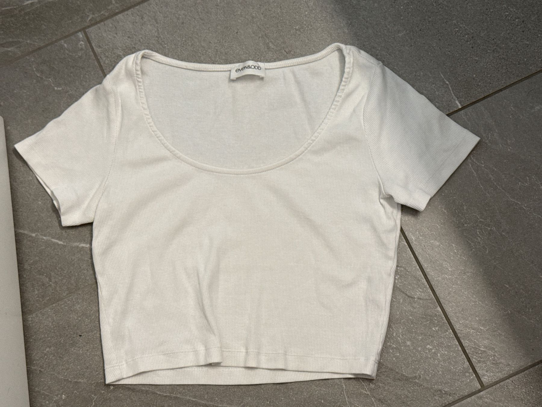 T-shirt: Damen TSHIRT, bauchfrei  Gr. M – Usato da Amriswil venduto da used2use