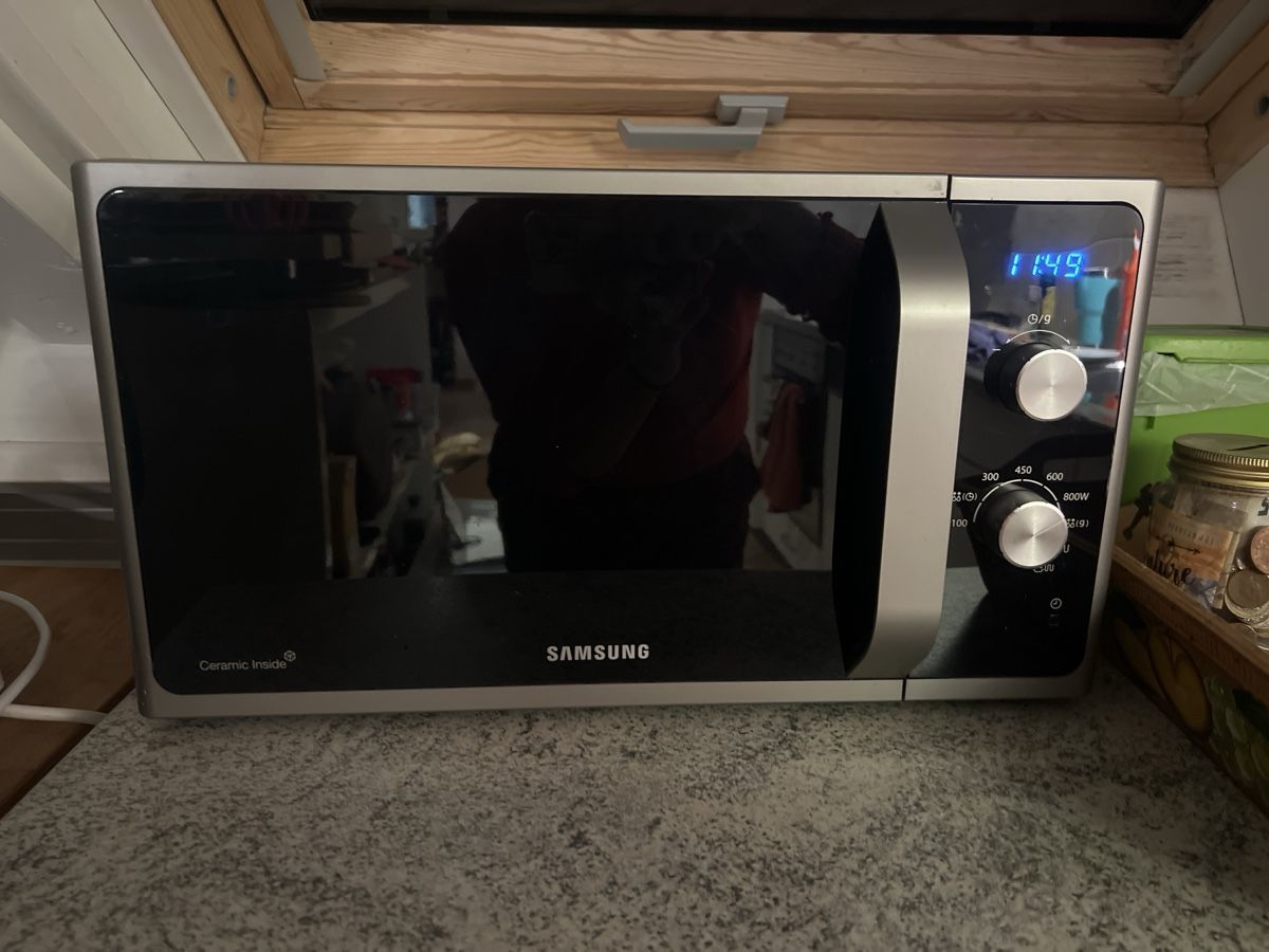 Elettrodomestici da cucina: Microwave Samsung – Usato da Lausanne venduto da ItzySprsonic