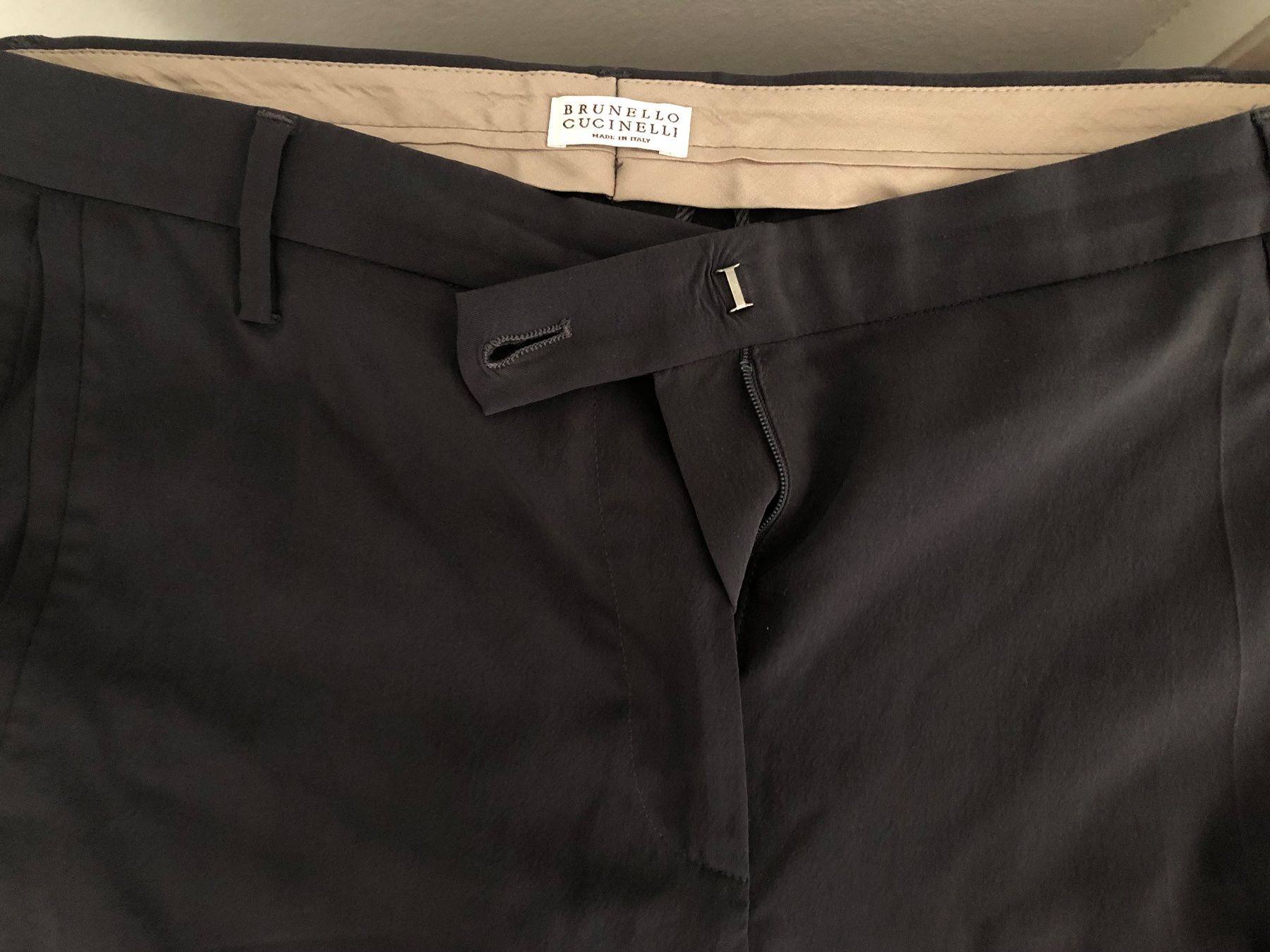 Brunello Cucinelli Hosen: Brunello Cucinelli Hose aus Seide – Gebraucht aus Basel von Kalleskaviar