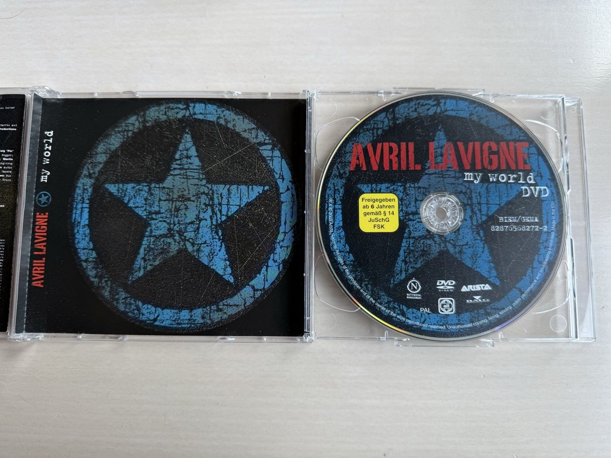 CD: Avril Lavigne - My World CD & DVD – Usato da Oberried Brienz venduto da Chyara 3