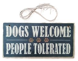 DOGS WELCOME - PEOPLE TOLERATED  - Holzschild  (neu/OVP)