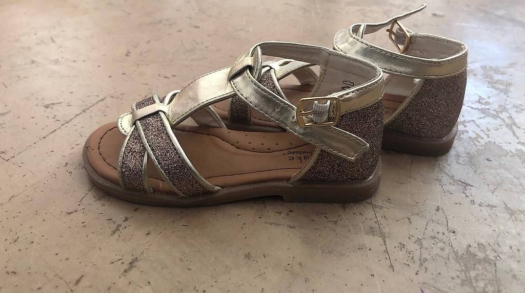 Scarpe per ragazze: Mädchen Sandalen Grösse 25 – Usato da Regensdorf venduto da Piritatti 1