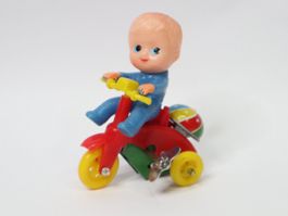 Junge Bub auf 3-Rad zum aufziehen mit Klingelton Japan