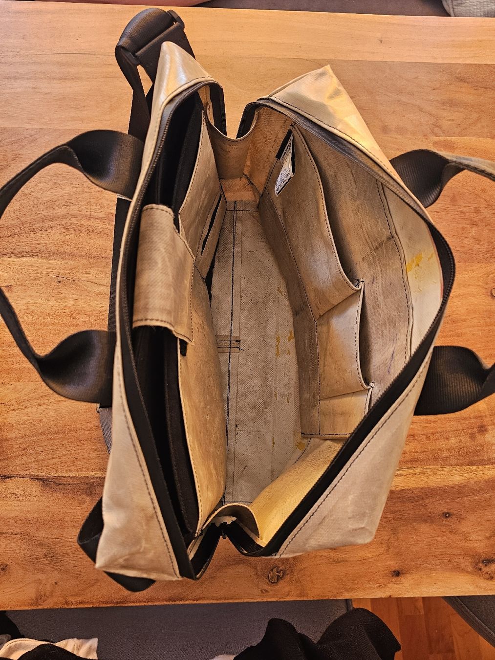 Freitag Taschen: FREITAG Laptop Tasche ROY – Gebraucht aus Allschwil von arasacahaia 3