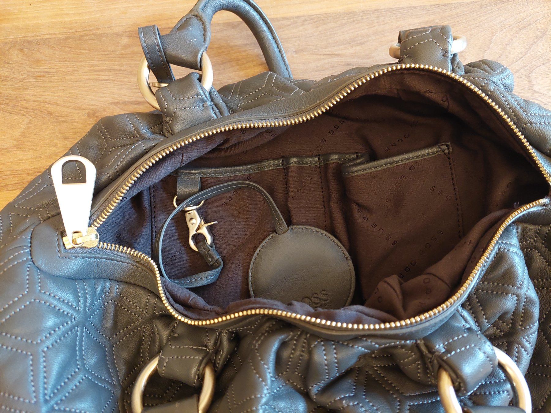 Hugo Boss Taschen für Damen: Hugo Boss Handtasche aus Leder, Grau – Gebraucht aus Brunnen von Livianda 4