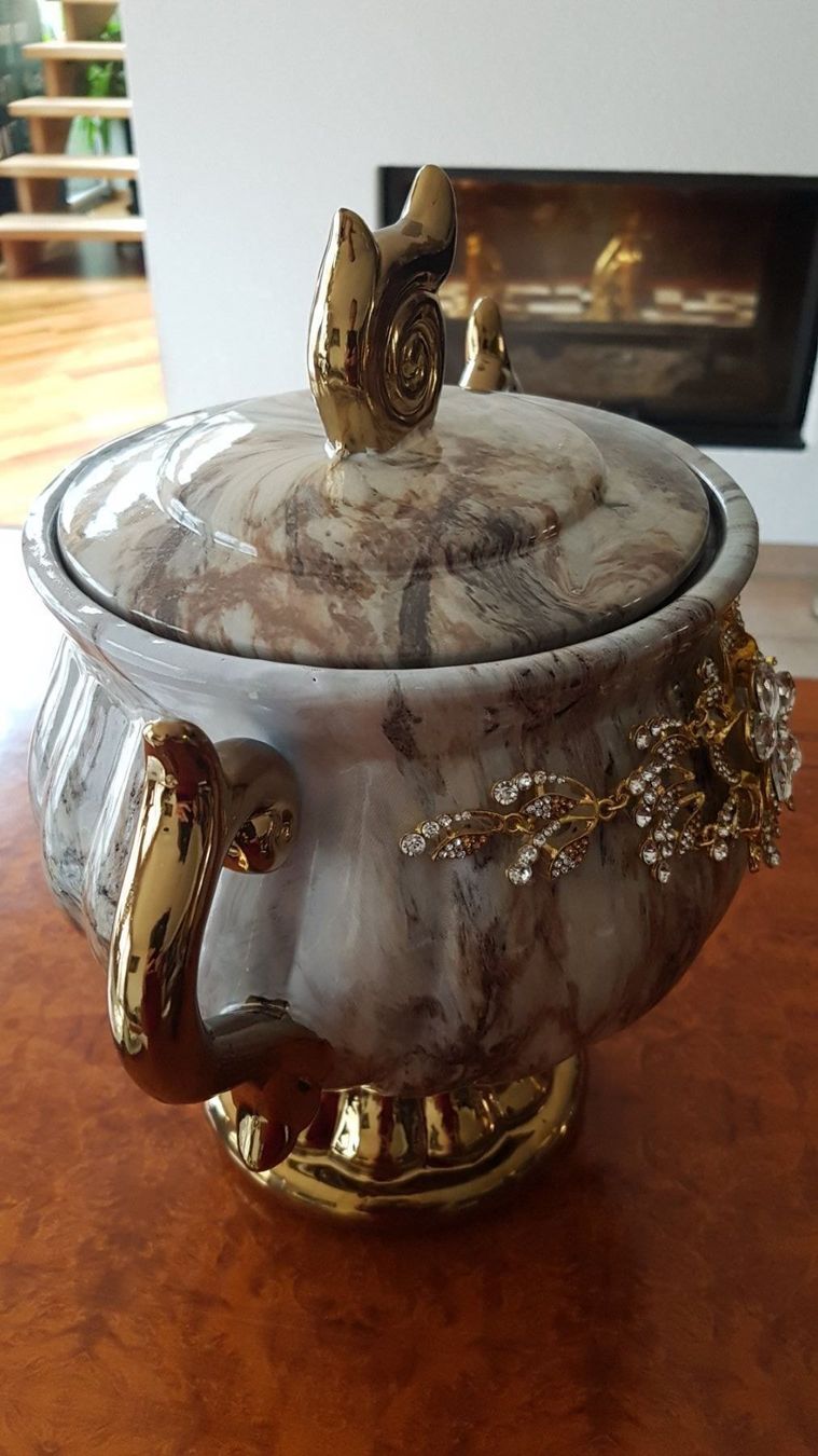 Tutte le decorazioni: sehr großer bonbonniere – Usato da Urtenen-Schönbühl venduto da Cbuyer 5