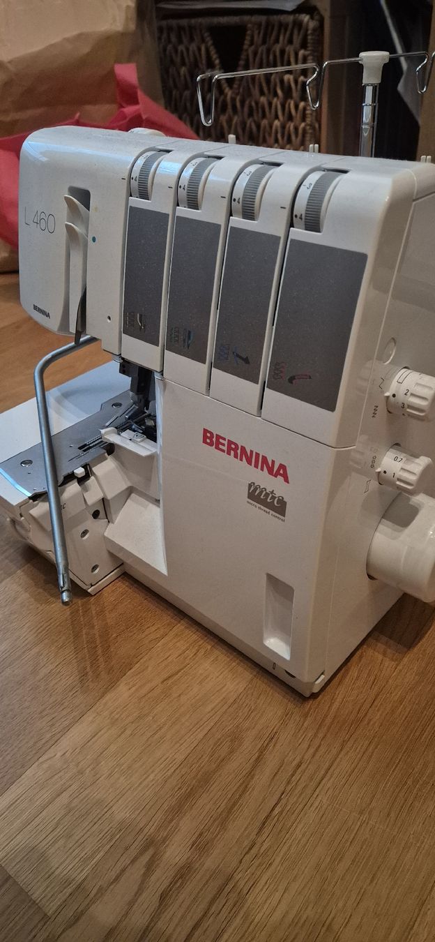 Bernina Machines à coudre: Bernina Overlock L460 – Défectueux à Rifferswil par Tinaa1987