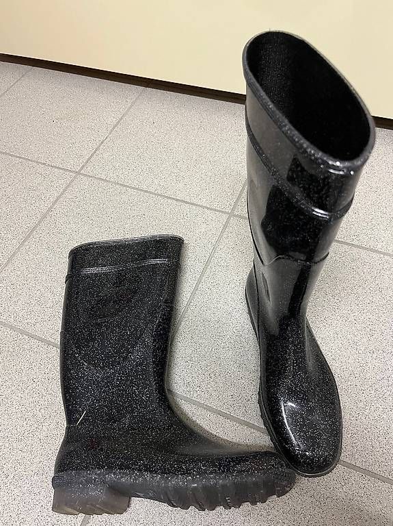 Damenschuhe: Stivali da pioggia glitter nr. 37 – Gebraucht aus Genestrerio von Ellyellys84 1