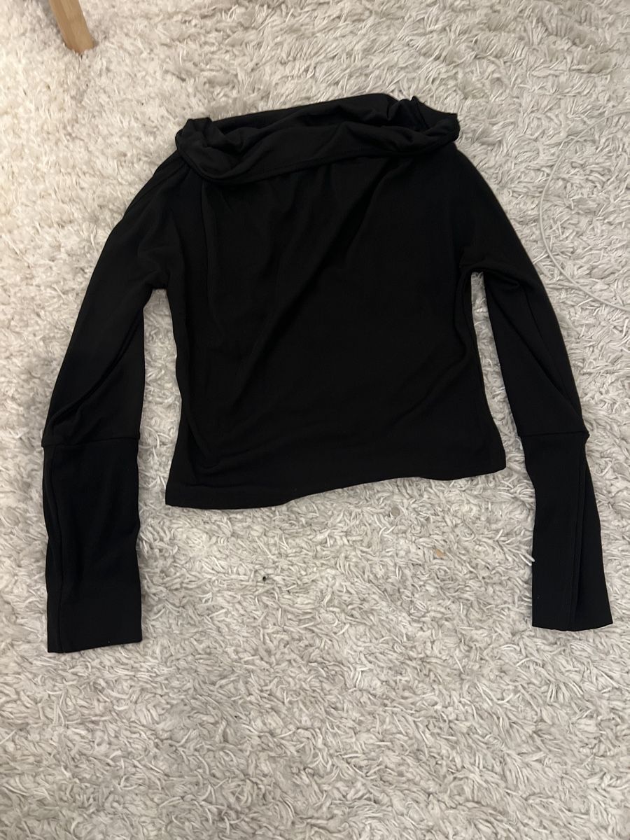 Top: Off shoulder langarm top Grösse 36 – Usato da Wettingen venduto da Jaaani 1