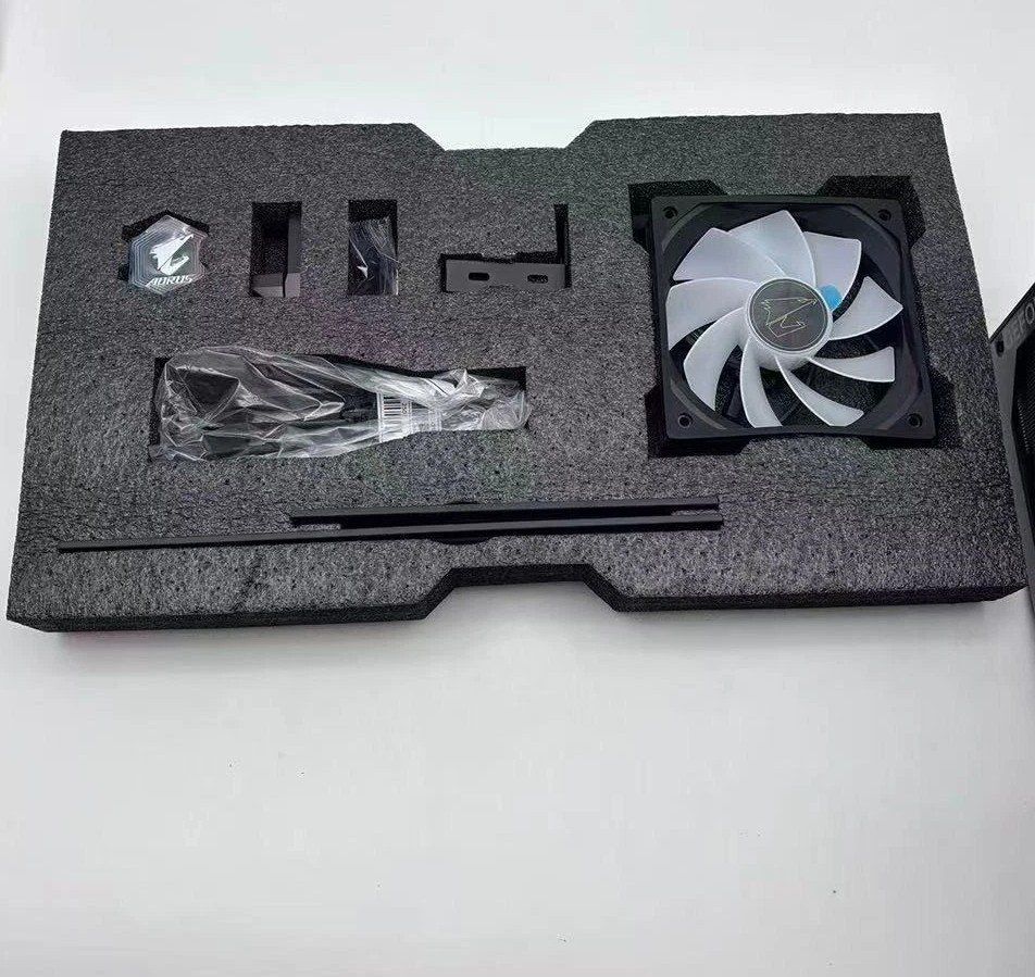 Gigabyte Schede grafiche: RTX 5090 - Gigabyte AORUS GeForce MASTER 32 Go – Nuovo (secondo la descrizione) da Romont FR venduto da jot_nq77Lux 1