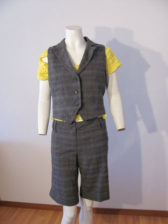 Sommerlicher Hosenanzug mit Weste, Grösse 38/40, neuwertig