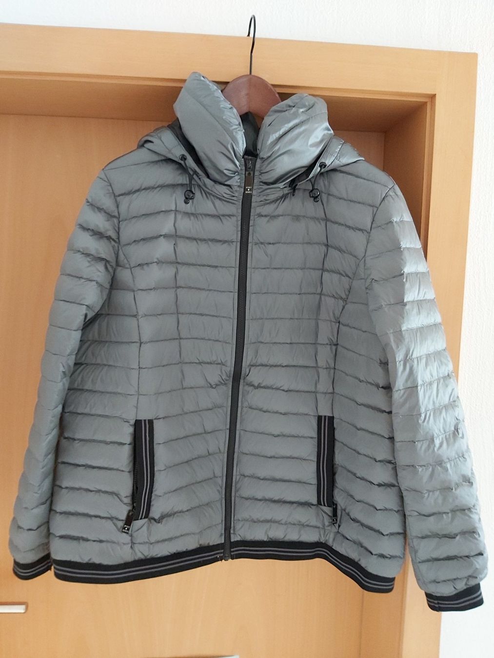 Jacken: Damen Übergangsjacke grau Gr.42 – Gebraucht aus Disentis/Mustér von epa_862v