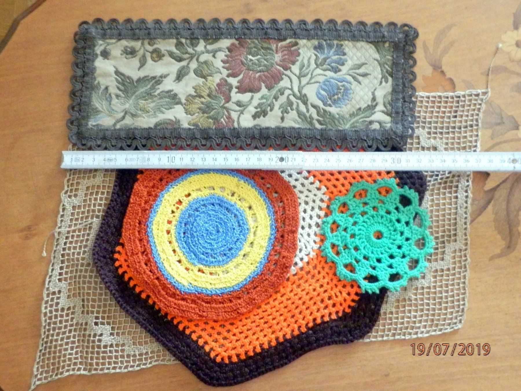 Dessous de verre: 5 Deckchen, Brokat, Untersetzer, diverse Grössen und Farben – D'occasion à Ueberstorf par dinbau 7