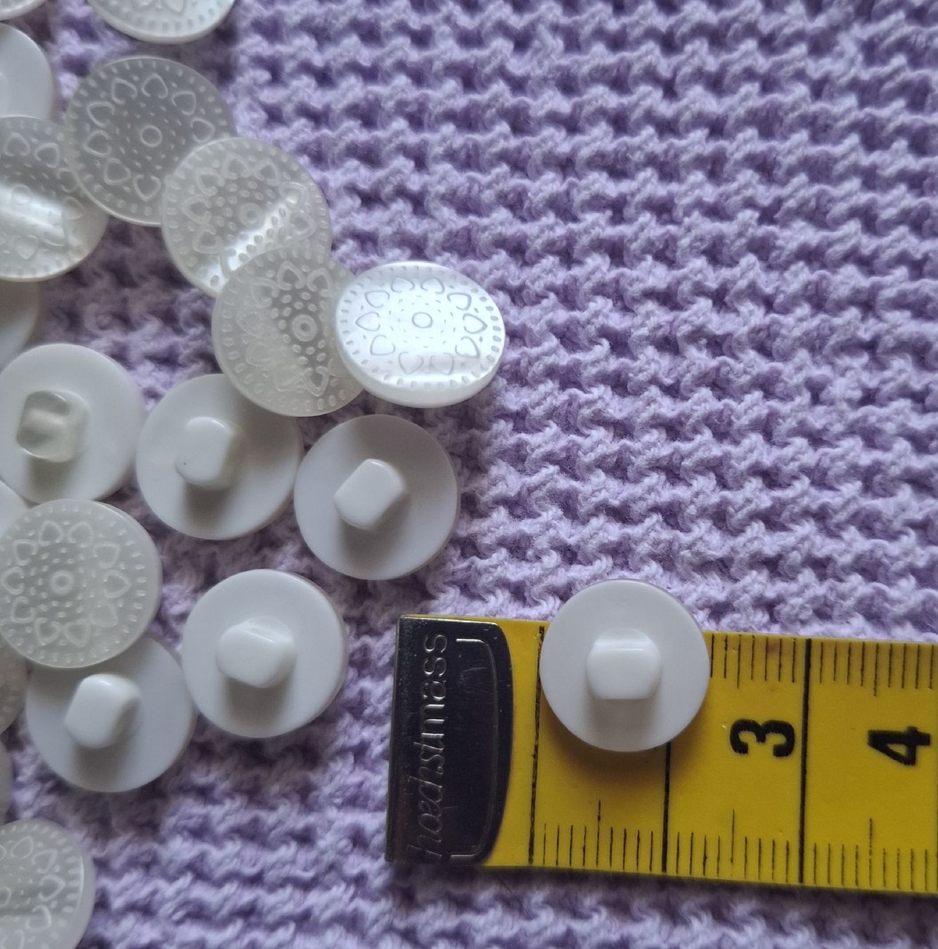 Bottoni: 40 Knöpfe, Mandalaartiges Muster, 13 mm. – Nuovo (secondo la descrizione) da Dietikon venduto da Hirschkopf 3