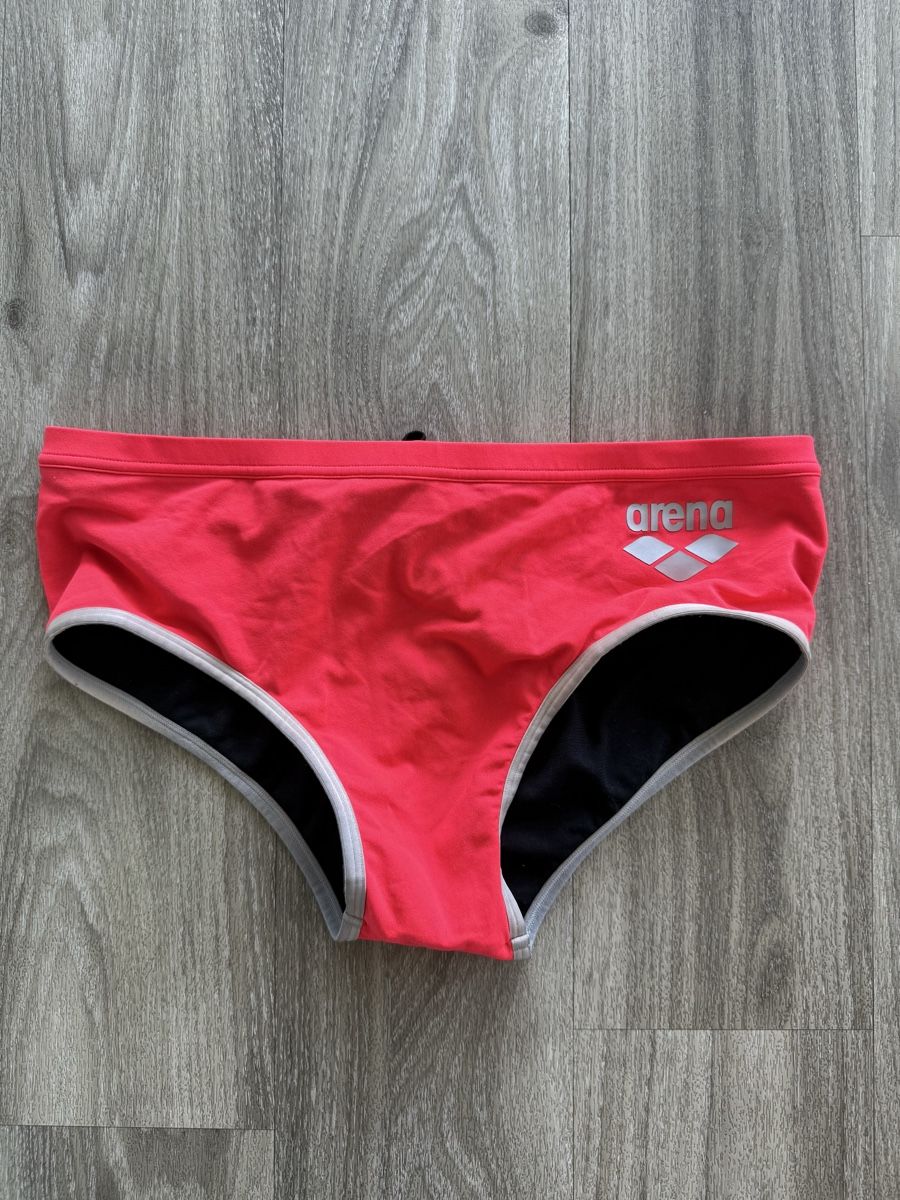 Arena Costumi da bagno: Arena Trainingsbadehose Grösse D6 – Usato da Tägerwilen venduto da Bichito4