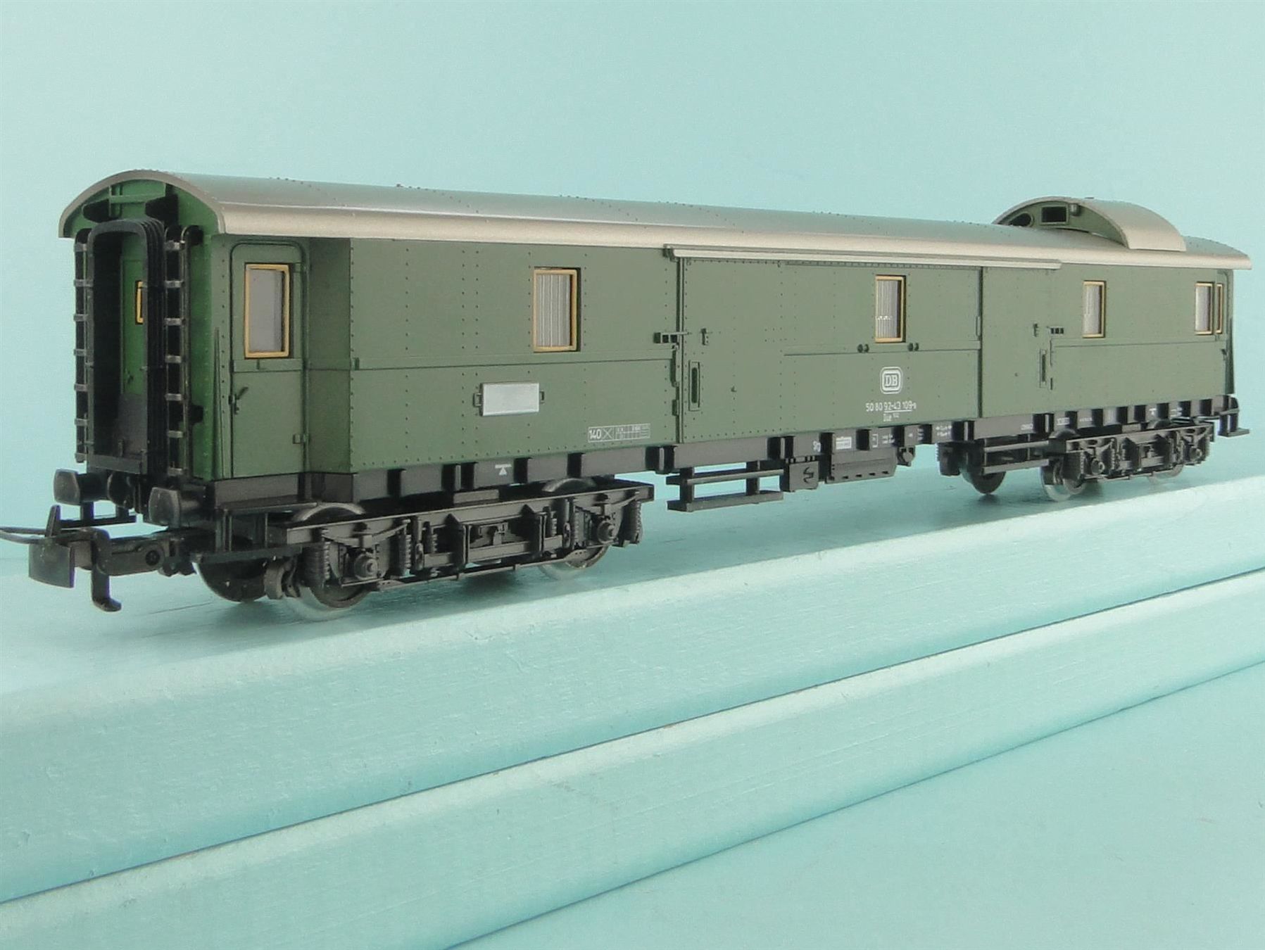 Märklin Modellini di ferrovie: Märklin 4140 DB Gepäckwagen – Usato da Bülach venduto da cann11 6