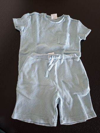 Kinder Set T-Shirt und Shorts Grösse 122/128 hellblau