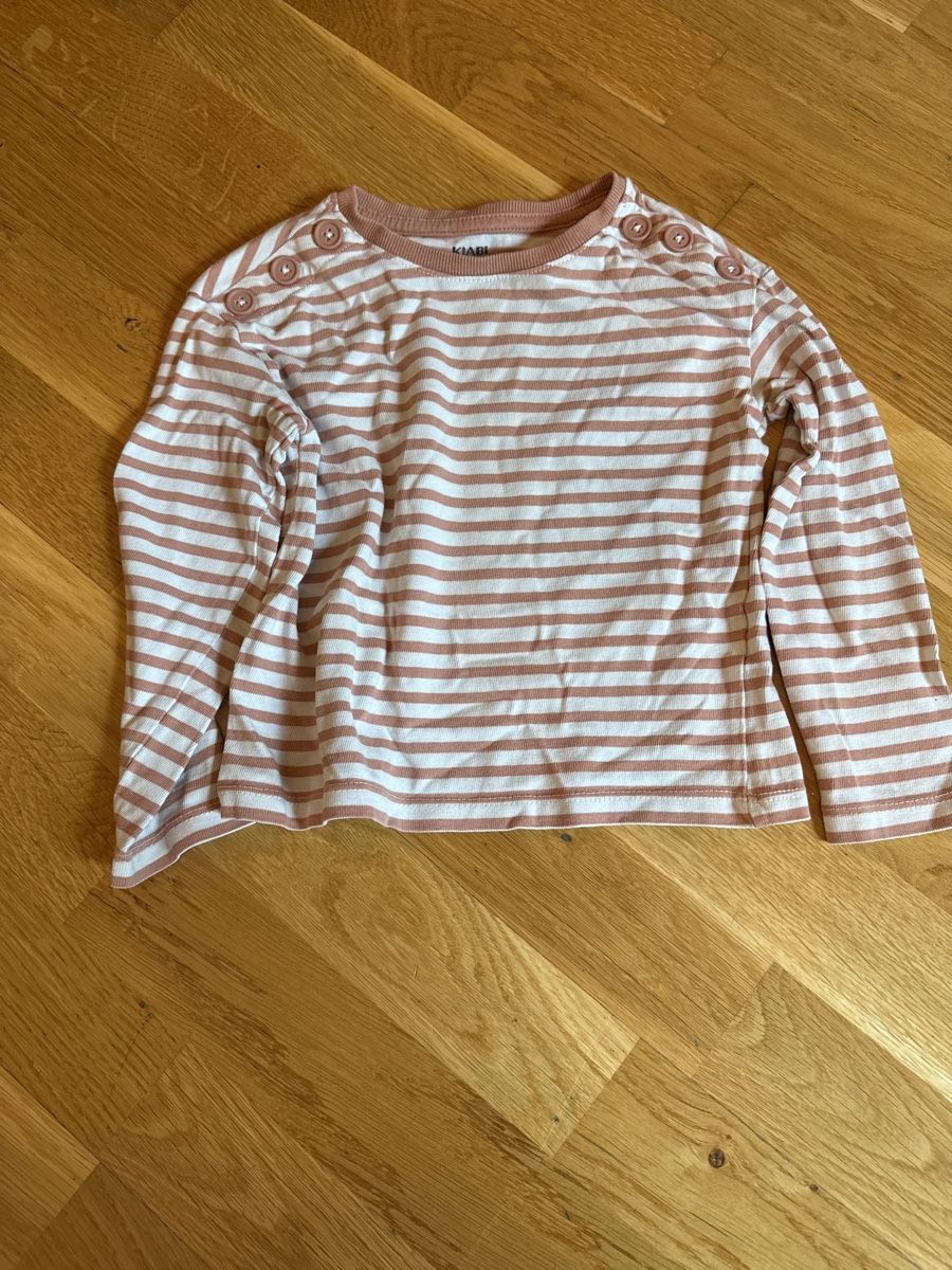 Lotti & Set di vestiti: 4 Langarmshirts im Set, Grösse 92 – Usato da Ottikon venduto da Domito 4