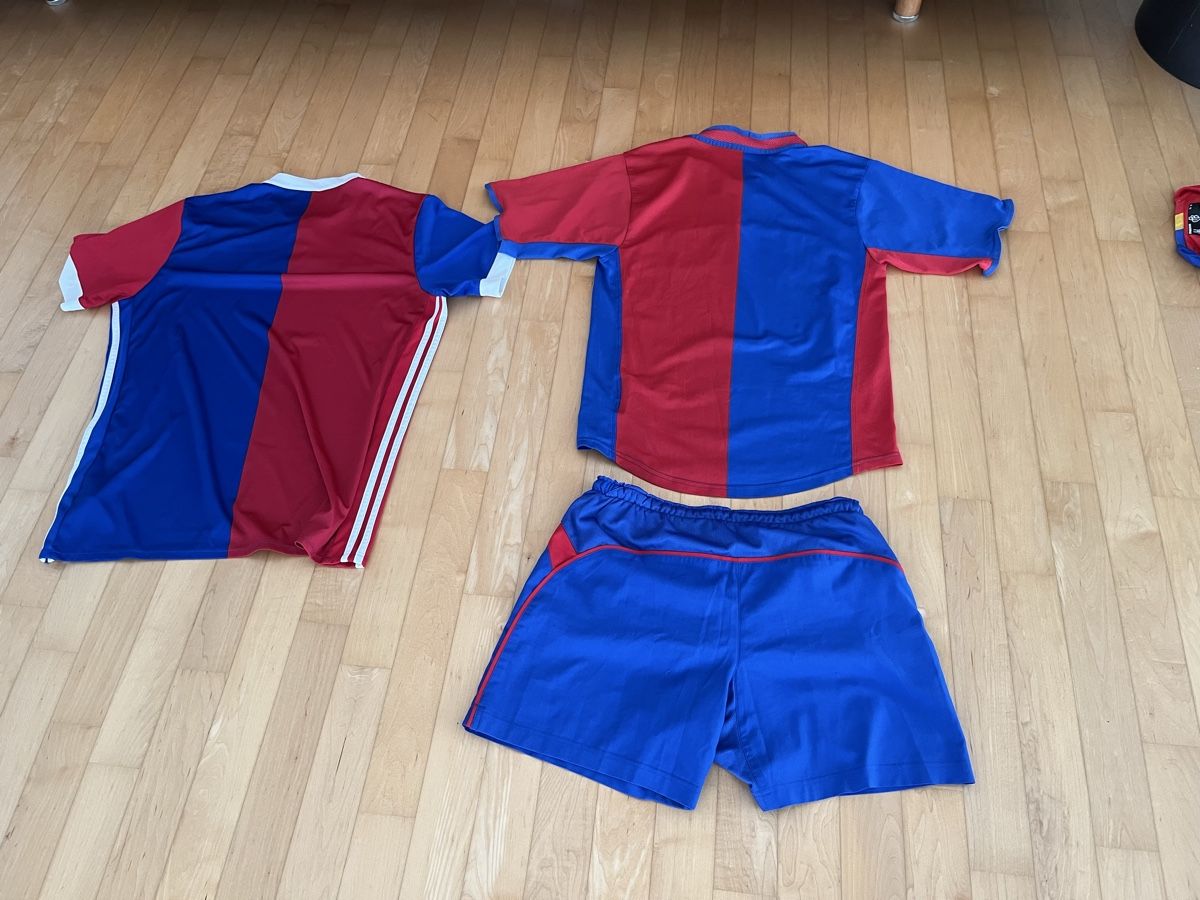 Leibchen & Hosen: FC Basel Fussball Trikots, M und L – Gebraucht aus Allschwil von Manolictus 1