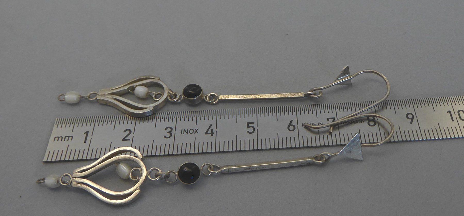 Ohrringe & -stecker: Ohrringe 800 Silber mit kleinen Perlmutter Kugeln – Gebraucht aus Muri AG von Lineli2020 2