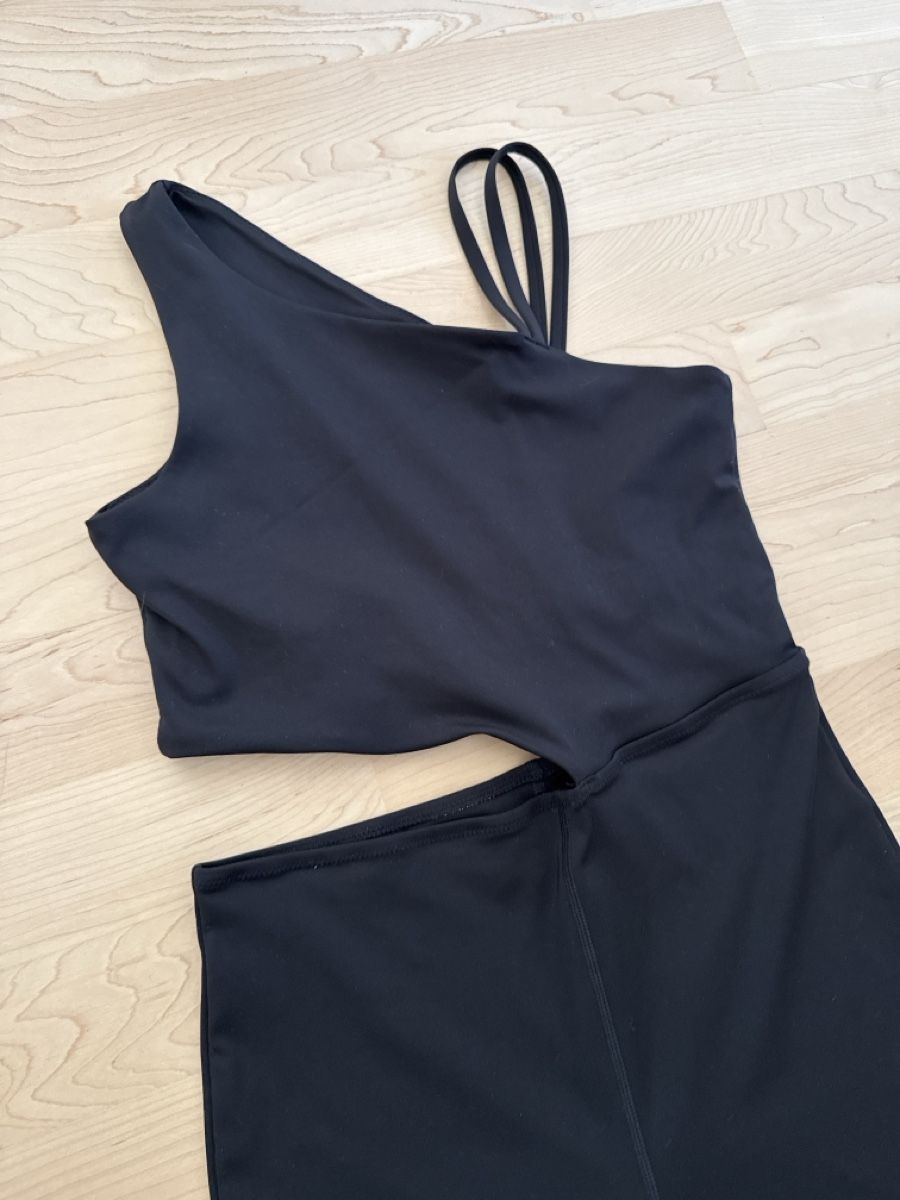 H&M Tute: H&M Move Jumpsuit mit Cut-Out S – Usato da Rorschacherberg venduto da galylea